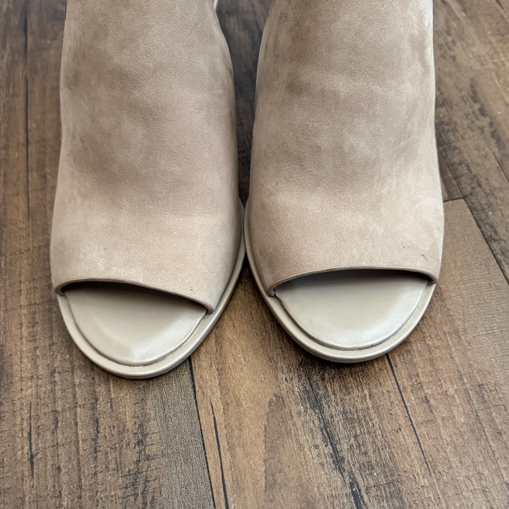 Vince Camuto Nude T-Strap Peep-Toe Heels - Picture 6 of 11